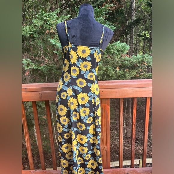 Divided H&M Sunflower Dress - Picture 2 of 2